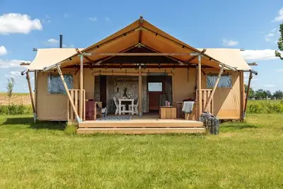 Image de Tente de Glamping Confortable dans les Ardennes