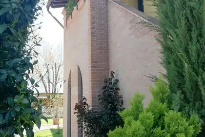 Image de \"The shelter of vinyls\" by Casolare isabella