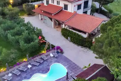 Image de Exclusive villa with pool 5min from sea (for groups of friends and families)