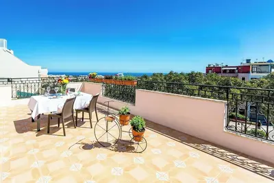 Image de Charming Mellieħa retreat 🌅 with panoramic views, spacious terrace & Bbq. Perfect for families or groups with 3 double beds + sofa bed — your sunny Maltese escape awaits 🇲🇹🌴.