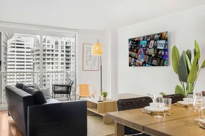 Image de Feel-Good Vibes by the Pool | Brickell Condo