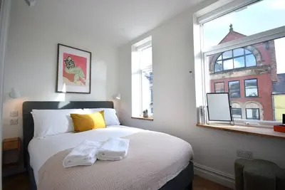 Image de CITYeSCAPE - 2br apt 2, ensuite, Sofa Bed, Nq