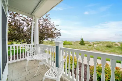 Image de Wandering Waves - Beachfront Lake Michigan Stay!