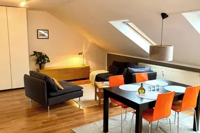Image de Appartement proche du centre-ville avec loggia et parking.