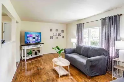 Image de Suburb comfy home near Rit and airport