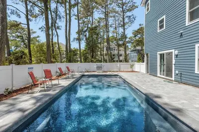 Image de Private Pool, Ev Charger, Elevator & Game Room!