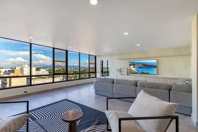 Cecilia's Ph Ocean Views