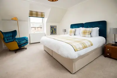 Dalgety, Peebles - sleeping 8 guests in 4 bedrooms