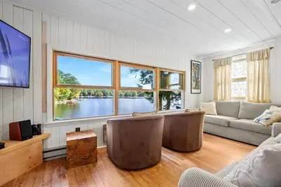 Image de 3-story waterfront haven w/ unparalleled views, Hotspring spa, watch our video!