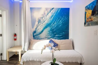 Image de Beautiful Home- Adjacent Deck/Outdoor Kitchen!