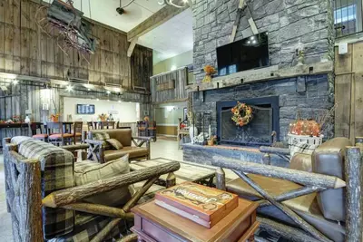 Image de Available February 17-21 2025. Sleep 8 - 2-bed apt on Jiminy Peak. Ski in/out!