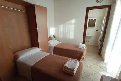 Image de Room 2 with lake view, near the famous Nessus gorge.