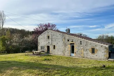 Image de Maison à la campagne avec piscine, sur 5ha, tranquillité absolue. Animaux admis.