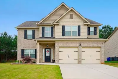 Image de Lovely 4-bedroom, 3 Bath Oasis Near Grocery stores & Restaurants.