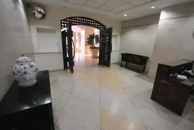 Image de Cozy apartment with urban view