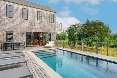 Image de Brand New Westhampton Home with Chic and Modern Design, Perfect for Families