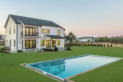 Image de Newly Constructed and Modern North Fork Home Nestled Among the Best. . .