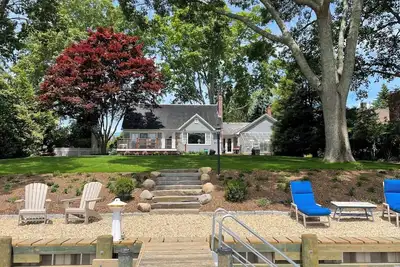 Image de Waterfront Beach House Nestled Along the Wondrous North Fork Wine Trail, . . .