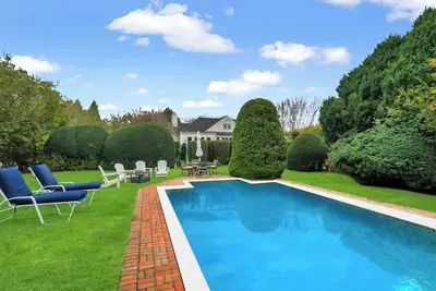 Cozy Home In Southampton With Expansive Yard And Private Pool, Close to. . .