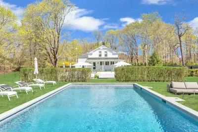 Image de Beautiful Shelter Island Getaway on over an acre, minutes from the ferry!