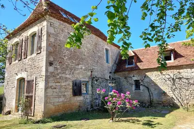 Image de Belle maison lotoise, située dans un village typique. Grand jardin et piscine.