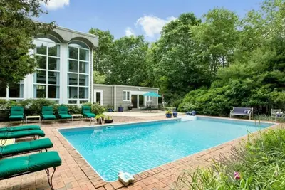 Image de Oversized Rooms, Outdoor Living Spaces, Close to Ocean