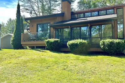 Image de Modern Waterfront Cottage Retreat w/Sauna, games room, kayaks