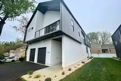 Image de Family Friendly, Minimalist, Modern Home in the Heart of Fairfax!