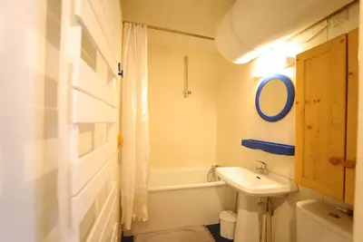 Image de À 300m des pistes de ski, vue montagne, balcon, télévision, casier à ski, 55m², Auris en Oisans