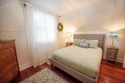 Image de The White House, a charming 2-bedroom cottage in Downtown Gainesville