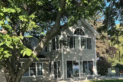Image de Cozy Lake front family home- Lake Champlain