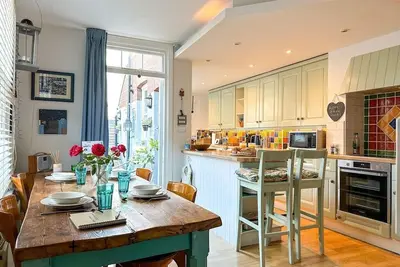 Image de New Maple Cottage - City Centre - Free Parking