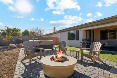 Image de Spacious 5-bedroom house with Heated Pool