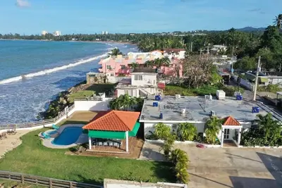 Image de Breathtaking Beachfront Gem in Luquillo – Walk to Kiosks & Hidden Bars