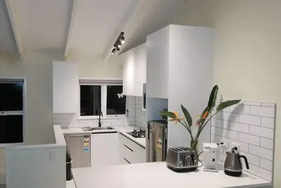 Image de Takapuna Centre 3b & Netflix x 3 Bed 2 Bath & 3 Parking walking 5mins to beach