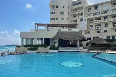 Ocean view, Cancun Plaza! Apartment