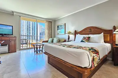 Image de Waikiki Studio sleeps 4 with Pool & fitness room, WiFi at the popular Luana
