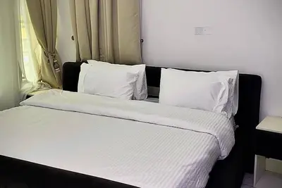 Image de Modern 4-story apartment At omole Phase 2, Lagos. Spacious, stylish, convenient.