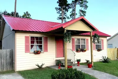 Image de Bohemian Cottage King Queen, Fast WiFi, Rv Parking, Unity Park, Great for Long Stay!