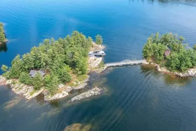 Image de Anchor Island, an enchanting historic jewel