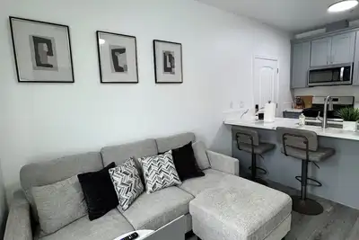 Image de Cozy 450sqft Adu in charming Guadalupe 4 minutes from the beach, Full kitchen.