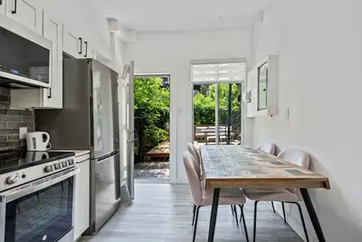 Image de Sophisticated 3br with Outdoor Retreat