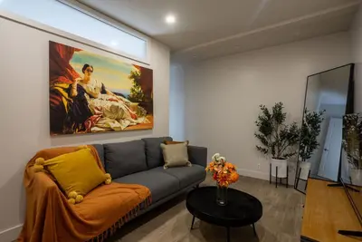 Image de The Uptown Retreat|Stylish 3br in Ndg