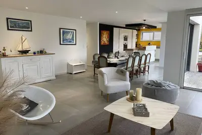 Image de Maison de vacances spacieuse avec terrasse et jardin – 4 chambres, 184 m²