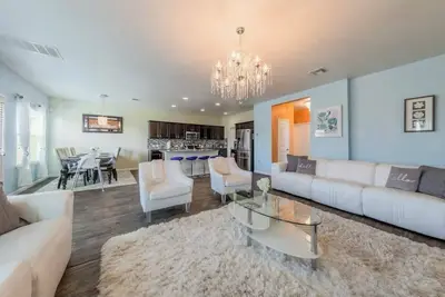 Image de Beautiful home, 2 living rooms, group getaway, in welcoming Austin