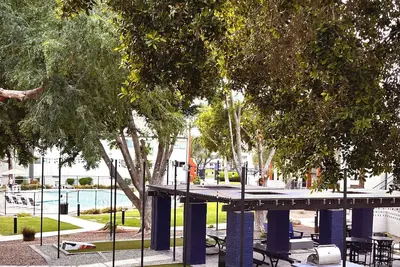 Image de Airport, Asu, spring training, fast fiber Wi-Fi, 2desks, balcony, king bed