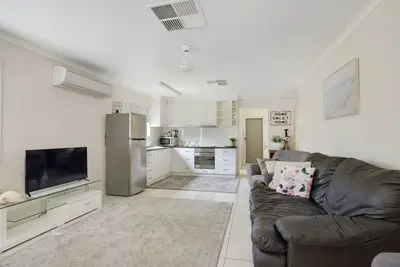 Image de Traveller's Bliss - 2 Bed Self Contained Unit