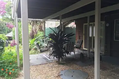 Image de Cozy Comfort is a self contained apartment surrounded by beautiful greenery.