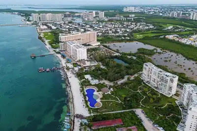 Beachfront w/Huge pool & private terrace l Bbq I Fast WiFi 2Br