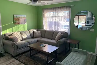 Image de Cozy-up at Brighton retreat, then shop & dine in downtown Brighton
